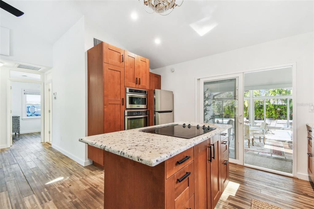 For Sale: $679,000 (2 beds, 1 baths, 1082 Square Feet)