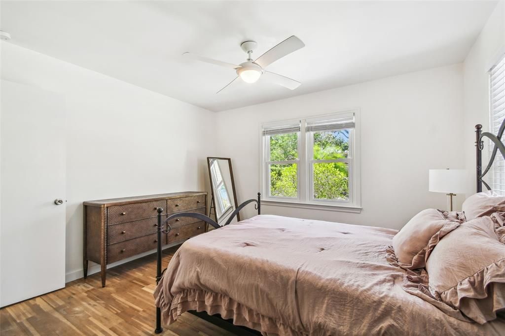 For Sale: $679,000 (2 beds, 1 baths, 1082 Square Feet)