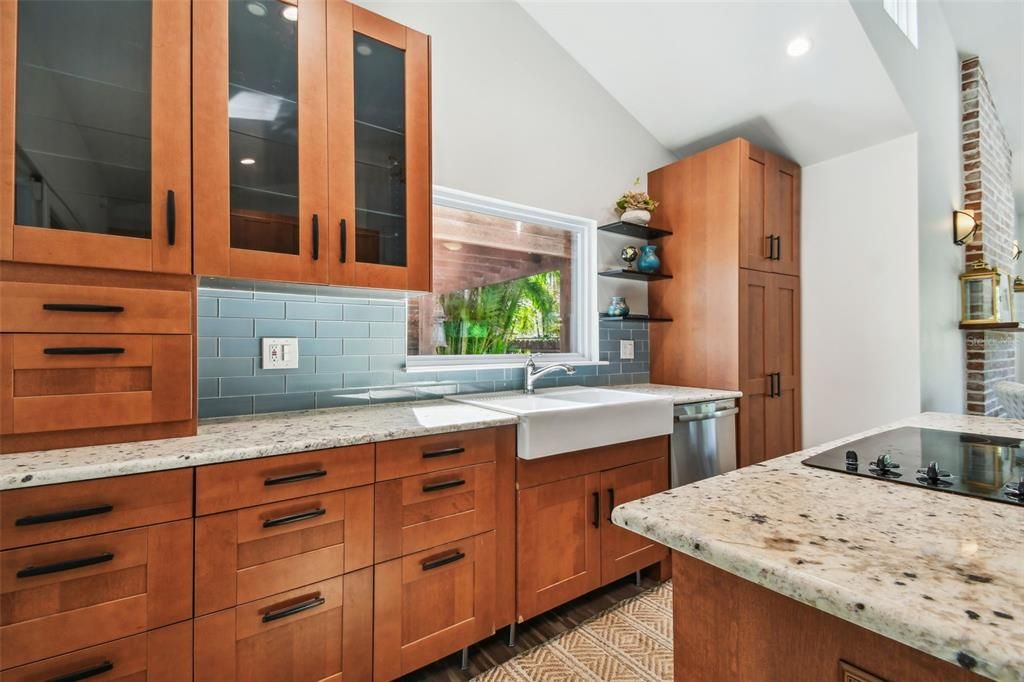 For Sale: $679,000 (2 beds, 1 baths, 1082 Square Feet)