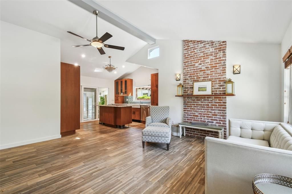 For Sale: $679,000 (2 beds, 1 baths, 1082 Square Feet)