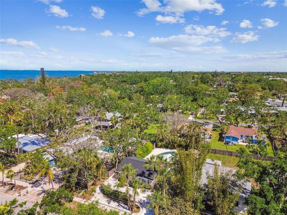 For Sale: $679,000 (2 beds, 1 baths, 1082 Square Feet)