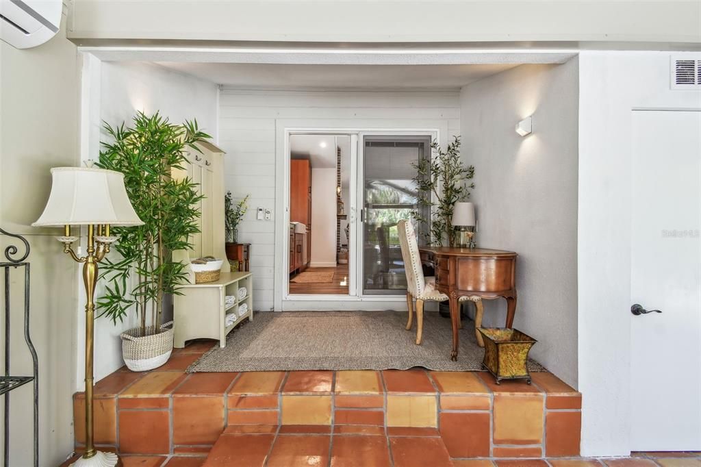 For Sale: $679,000 (2 beds, 1 baths, 1082 Square Feet)