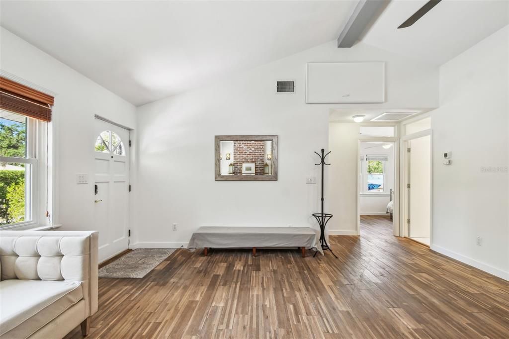 For Sale: $679,000 (2 beds, 1 baths, 1082 Square Feet)
