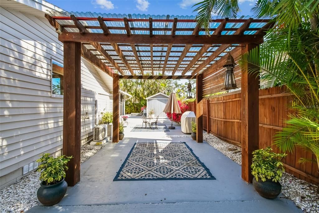 For Sale: $679,000 (2 beds, 1 baths, 1082 Square Feet)