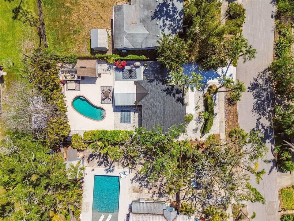 For Sale: $679,000 (2 beds, 1 baths, 1082 Square Feet)