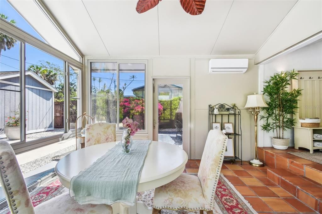 For Sale: $679,000 (2 beds, 1 baths, 1082 Square Feet)