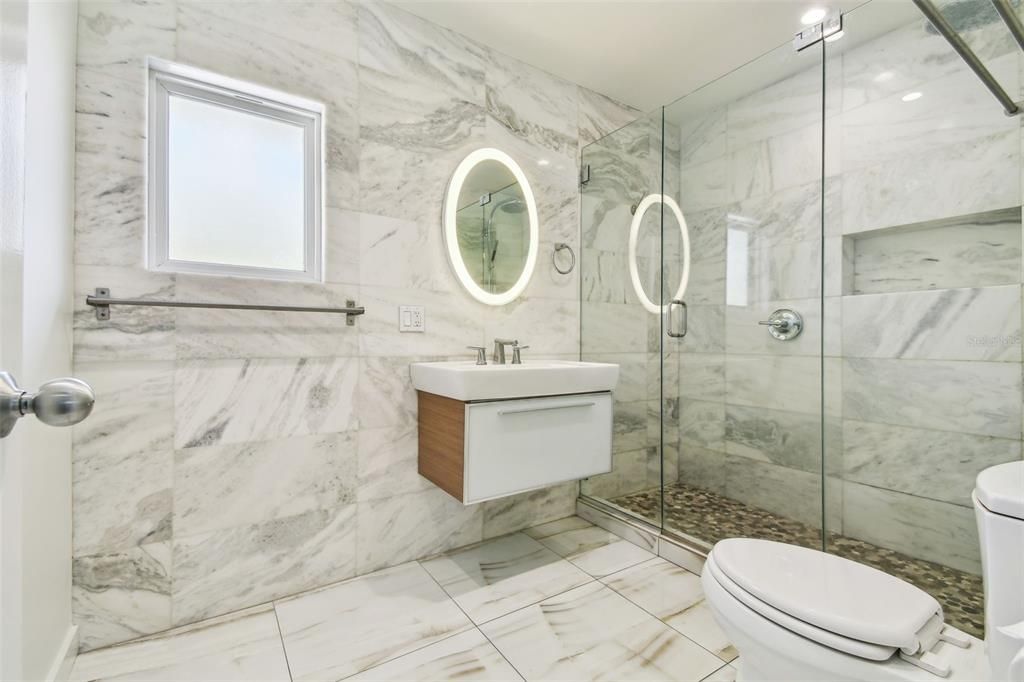 For Sale: $679,000 (2 beds, 1 baths, 1082 Square Feet)