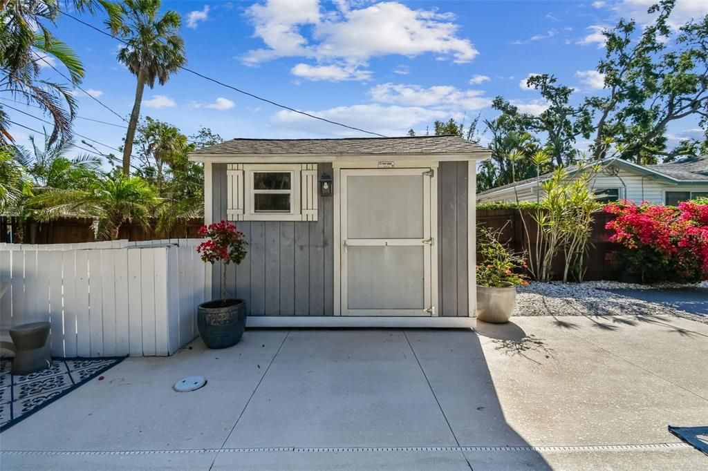 For Sale: $679,000 (2 beds, 1 baths, 1082 Square Feet)