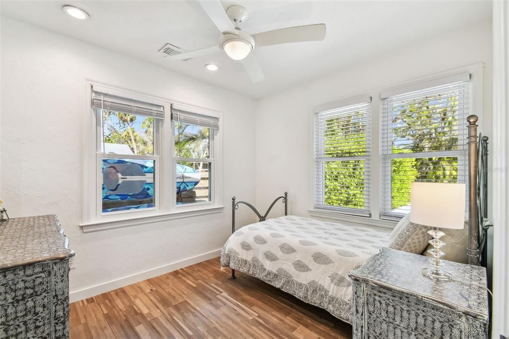 For Sale: $679,000 (2 beds, 1 baths, 1082 Square Feet)