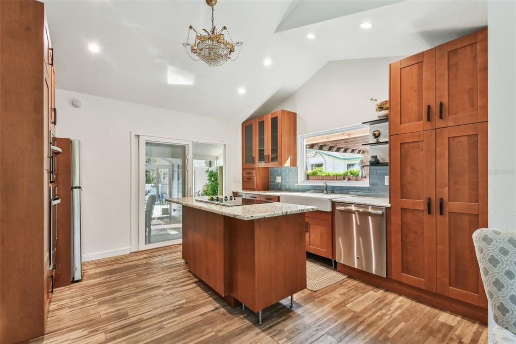 For Sale: $679,000 (2 beds, 1 baths, 1082 Square Feet)