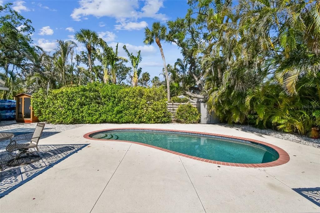 For Sale: $679,000 (2 beds, 1 baths, 1082 Square Feet)