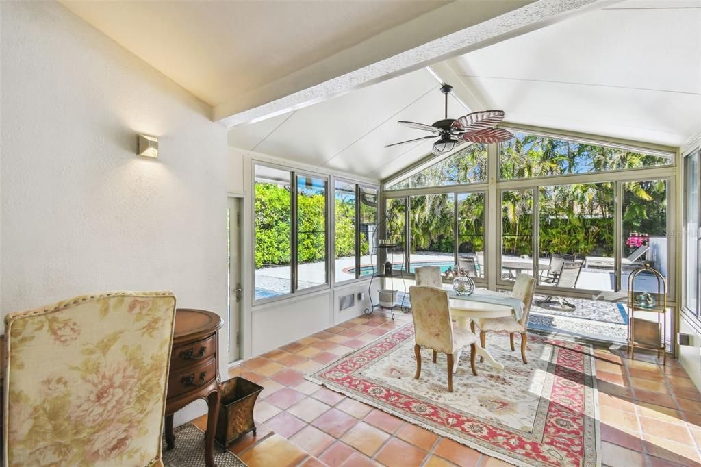 For Sale: $679,000 (2 beds, 1 baths, 1082 Square Feet)