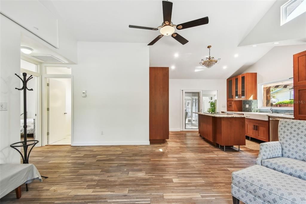 For Sale: $679,000 (2 beds, 1 baths, 1082 Square Feet)