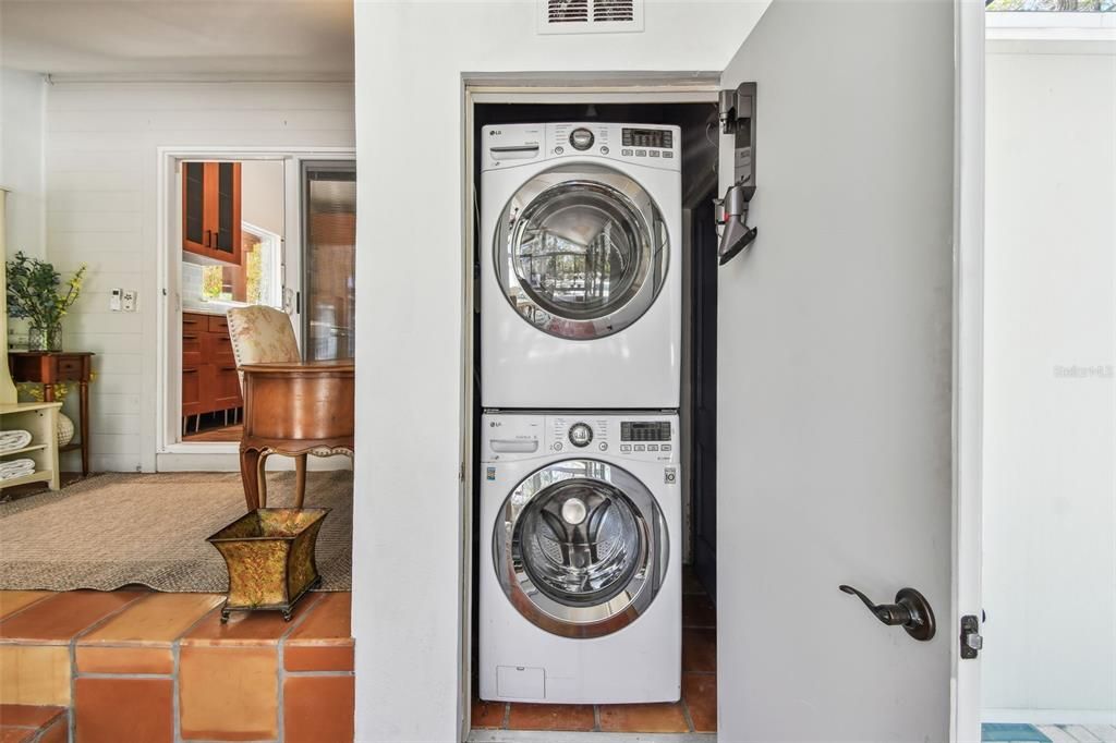 For Sale: $679,000 (2 beds, 1 baths, 1082 Square Feet)