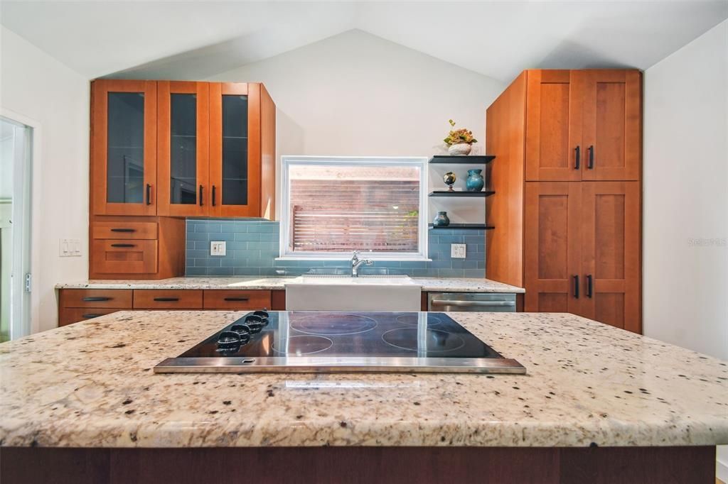 For Sale: $679,000 (2 beds, 1 baths, 1082 Square Feet)