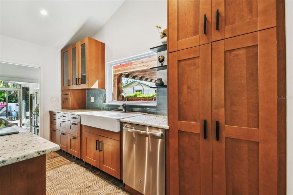 For Sale: $679,000 (2 beds, 1 baths, 1082 Square Feet)