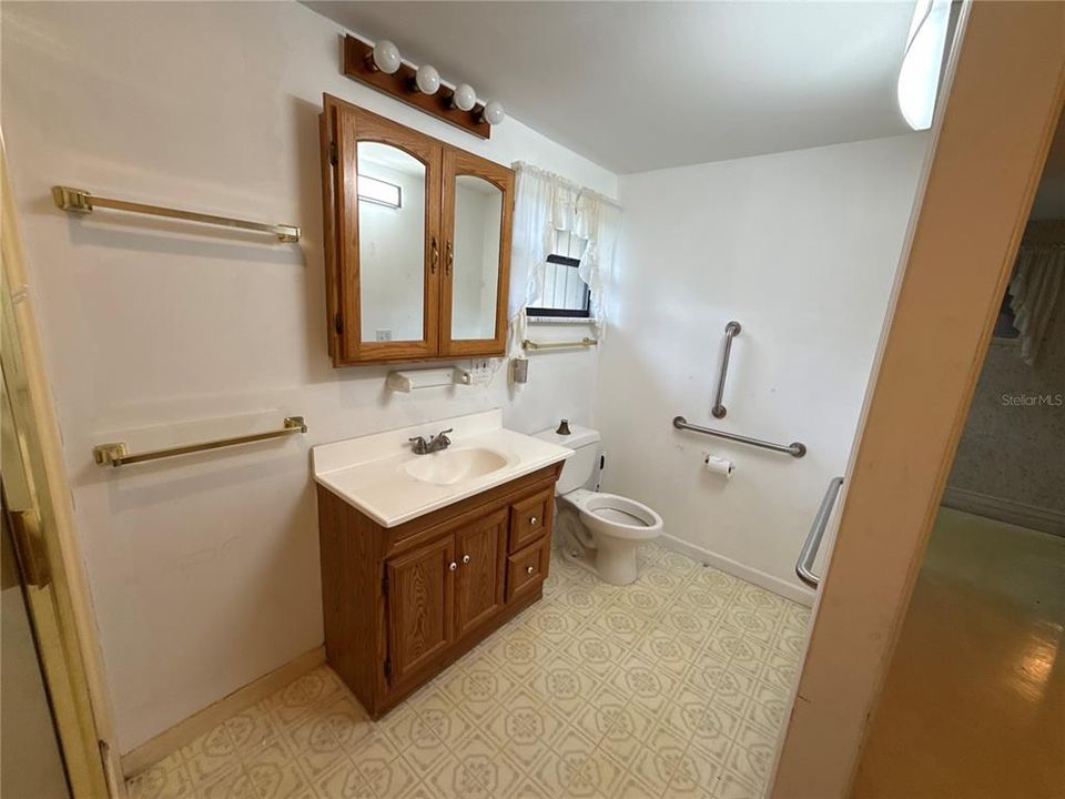 For Sale: $349,900 (4 beds, 3 baths, 2657 Square Feet)