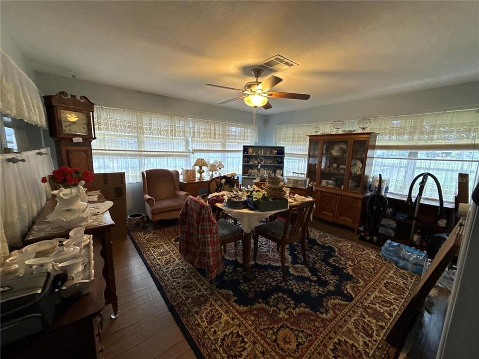 For Sale: $349,900 (4 beds, 3 baths, 2657 Square Feet)