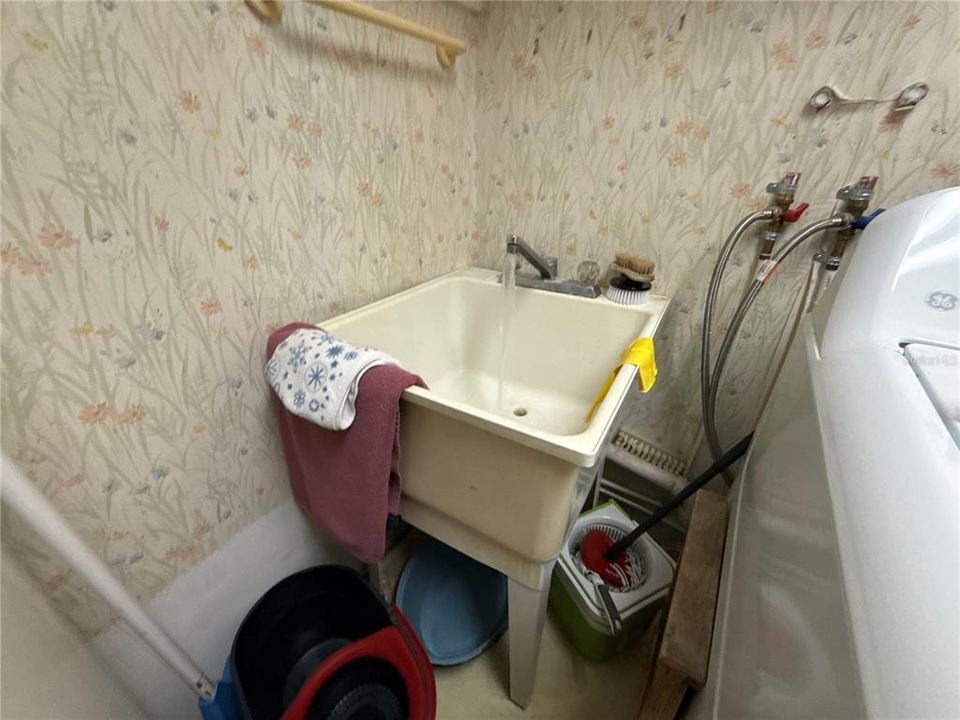 For Sale: $349,900 (4 beds, 3 baths, 2657 Square Feet)