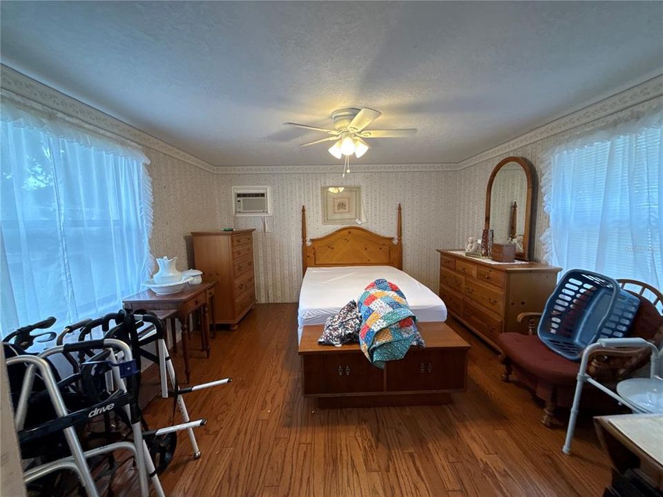 For Sale: $349,900 (4 beds, 3 baths, 2657 Square Feet)