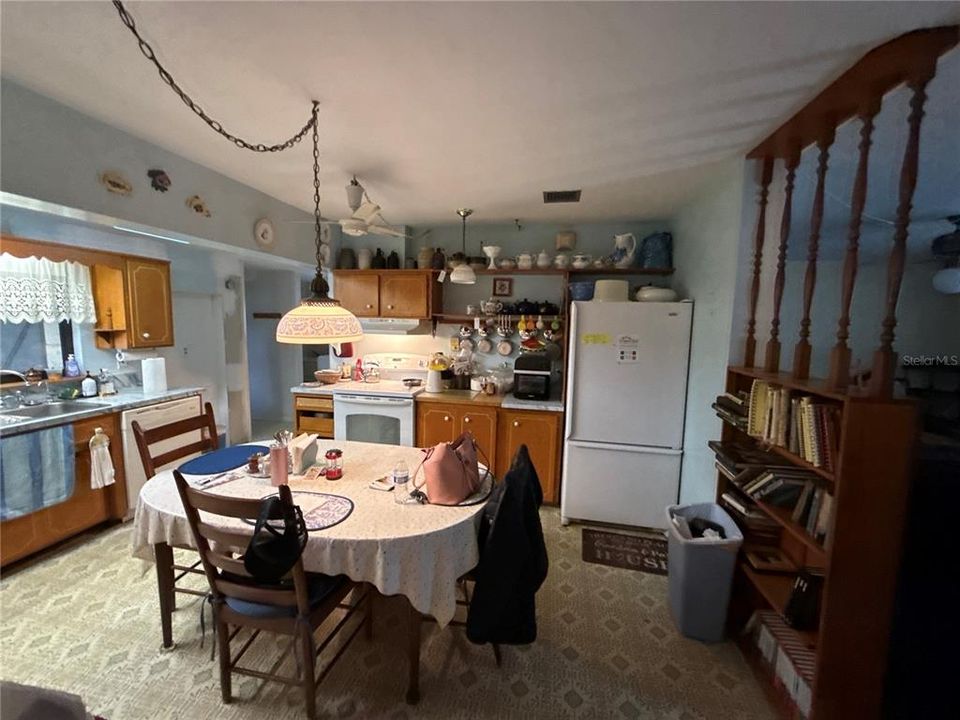 For Sale: $349,900 (4 beds, 3 baths, 2657 Square Feet)