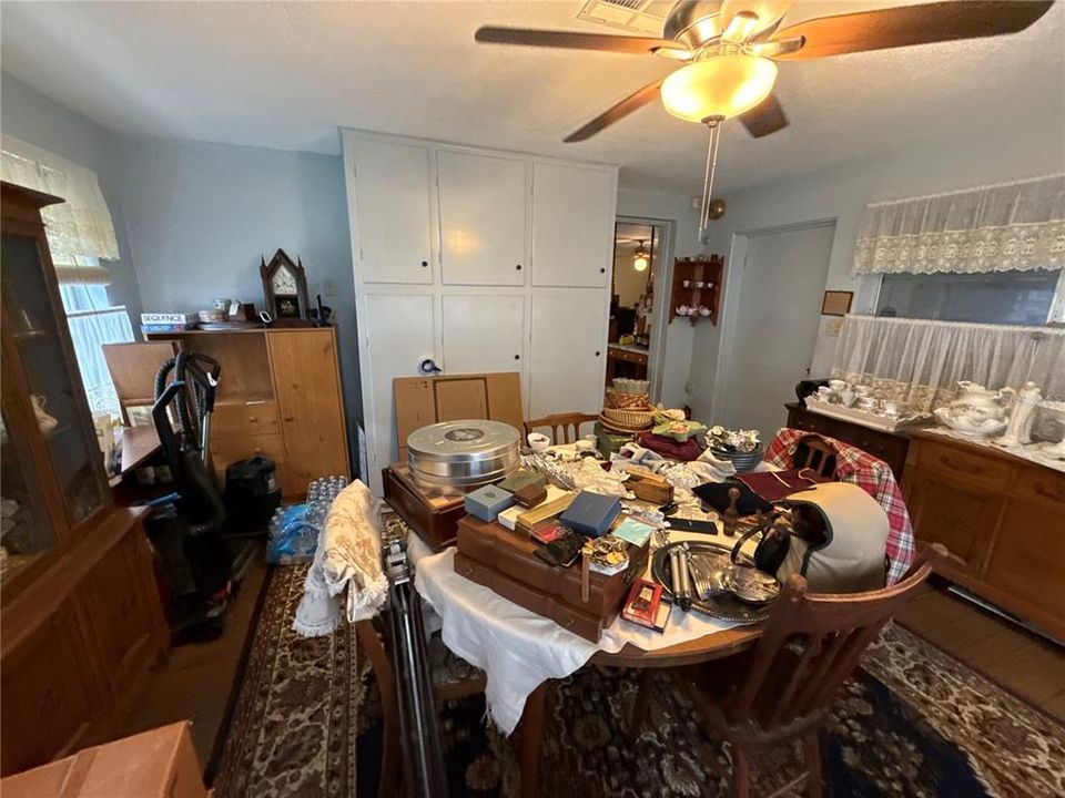 For Sale: $349,900 (4 beds, 3 baths, 2657 Square Feet)