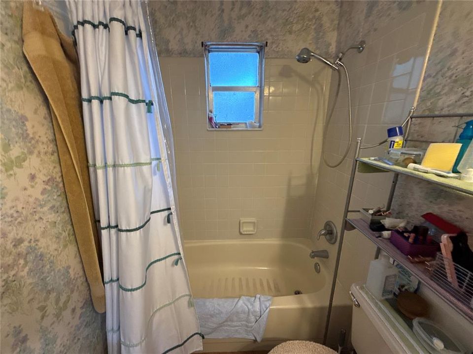 For Sale: $349,900 (4 beds, 3 baths, 2657 Square Feet)