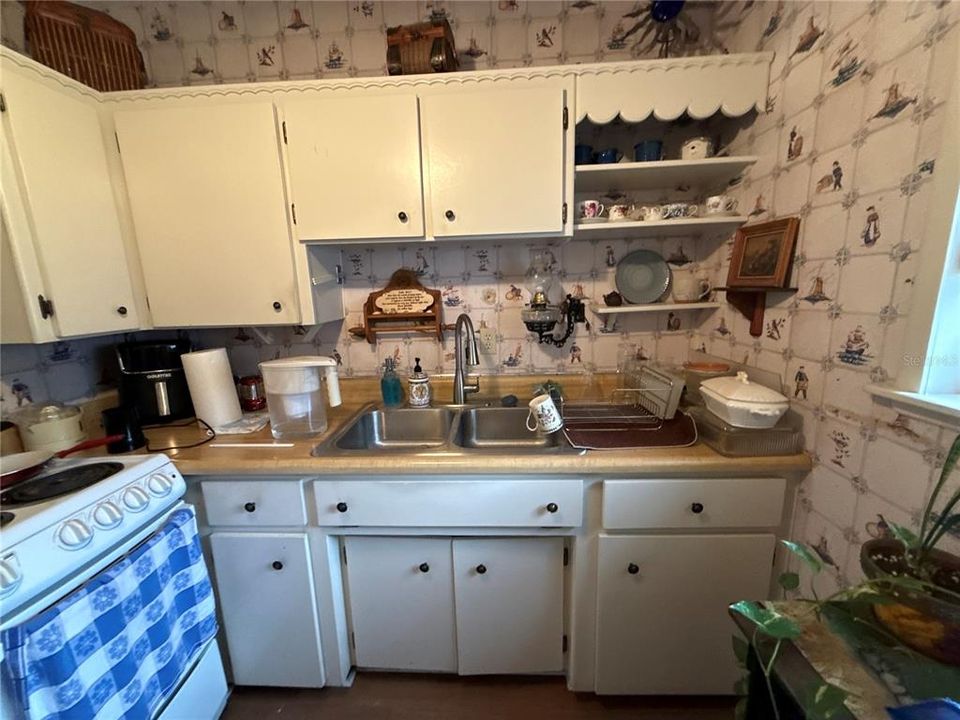 For Sale: $349,900 (4 beds, 3 baths, 2657 Square Feet)