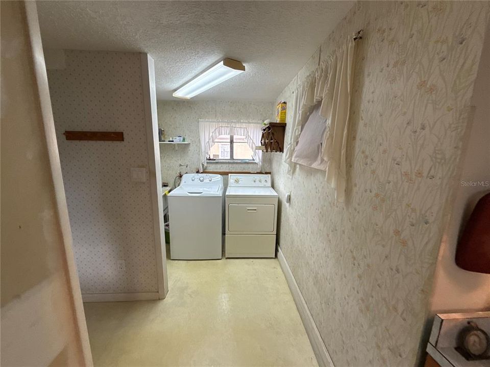 For Sale: $349,900 (4 beds, 3 baths, 2657 Square Feet)