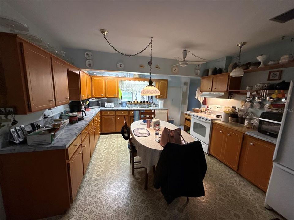 For Sale: $349,900 (4 beds, 3 baths, 2657 Square Feet)