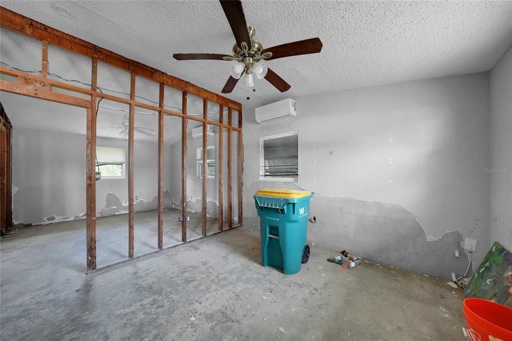 For Sale: $195,000 (2 beds, 2 baths, 1040 Square Feet)