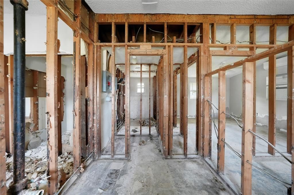 For Sale: $195,000 (2 beds, 2 baths, 1040 Square Feet)