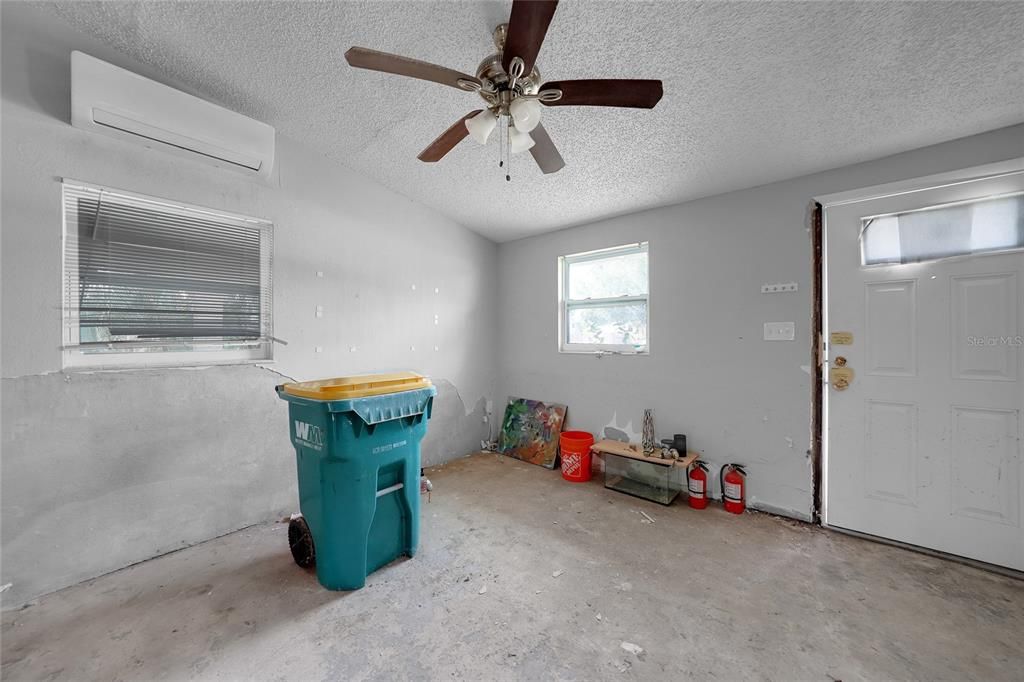 For Sale: $195,000 (2 beds, 2 baths, 1040 Square Feet)