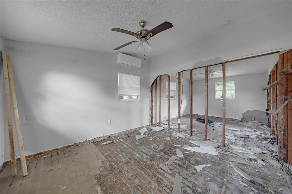 For Sale: $195,000 (2 beds, 2 baths, 1040 Square Feet)