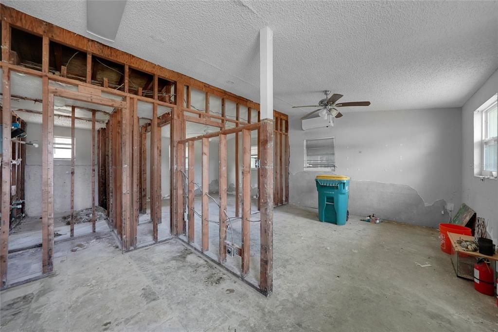 For Sale: $195,000 (2 beds, 2 baths, 1040 Square Feet)