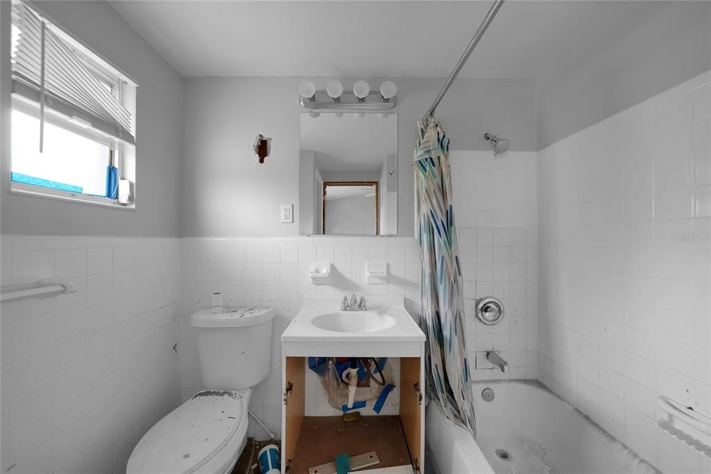 For Sale: $195,000 (2 beds, 2 baths, 1040 Square Feet)