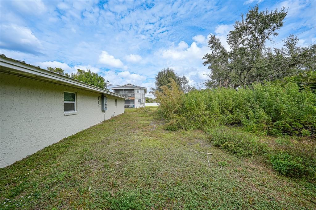 For Sale: $195,000 (2 beds, 2 baths, 1040 Square Feet)