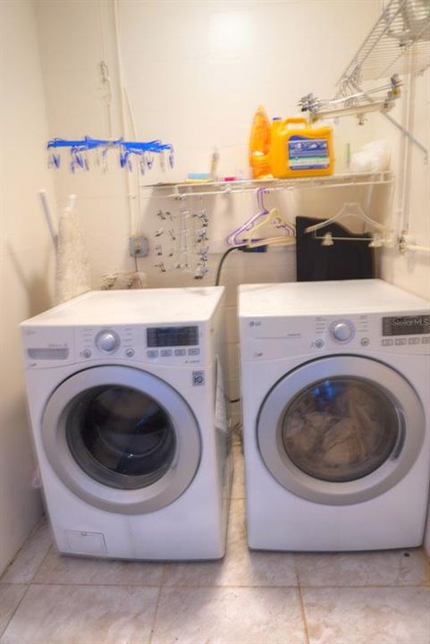 出租: $3,000 (3 贝兹, 2 浴室, 1468 平方英尺)