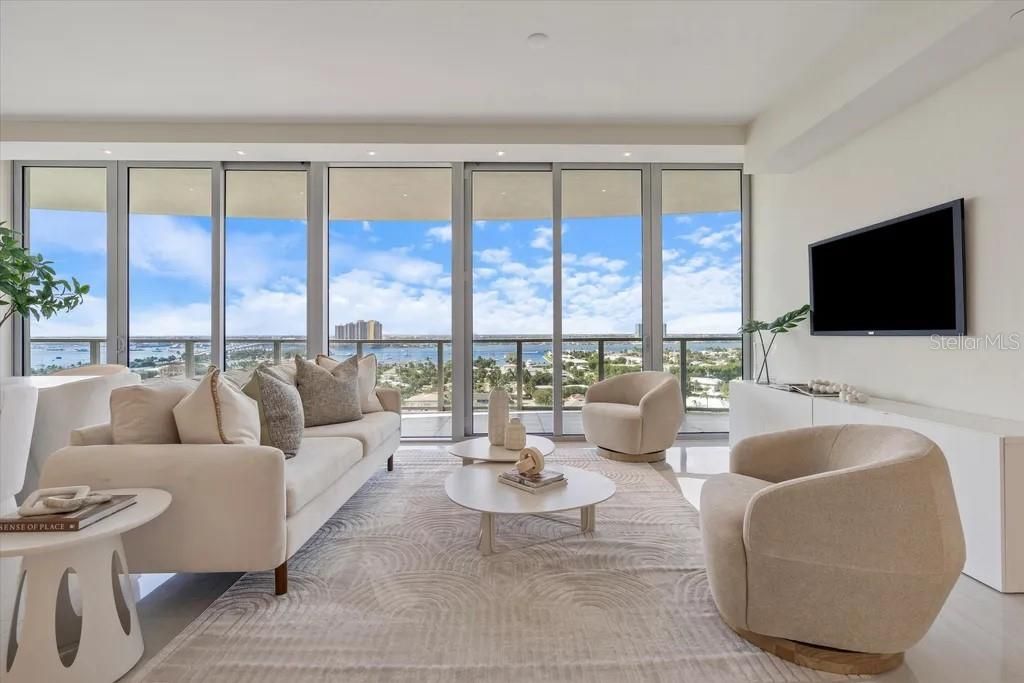 最近售出: $1,400,000 (2 贝兹, 2 浴室, 1610 平方英尺)