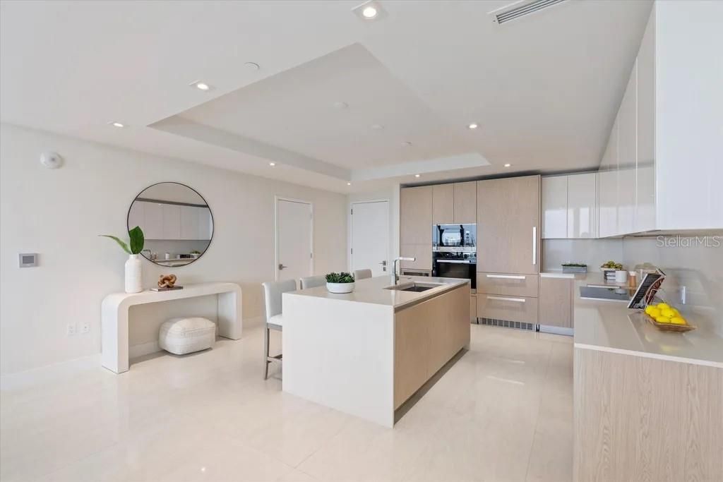 最近售出: $1,400,000 (2 贝兹, 2 浴室, 1610 平方英尺)