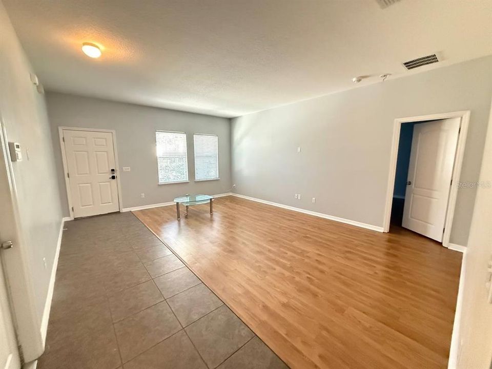 For Rent: $2,365 (4 beds, 2 baths, 1876 Square Feet)