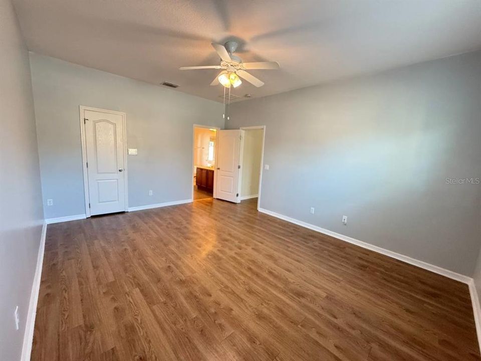 For Rent: $2,365 (4 beds, 2 baths, 1876 Square Feet)