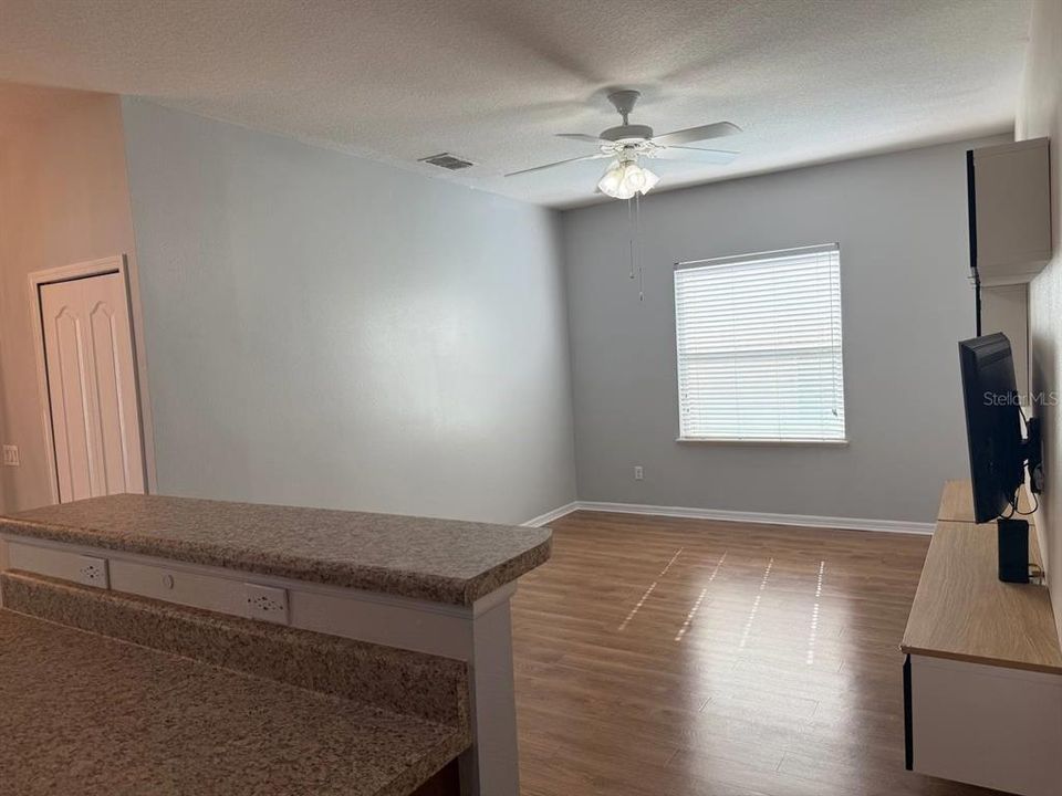 For Rent: $2,365 (4 beds, 2 baths, 1876 Square Feet)