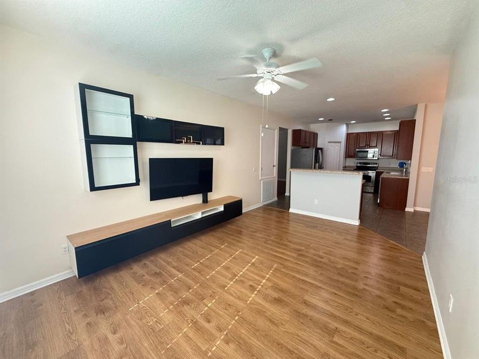 For Rent: $2,365 (4 beds, 2 baths, 1876 Square Feet)