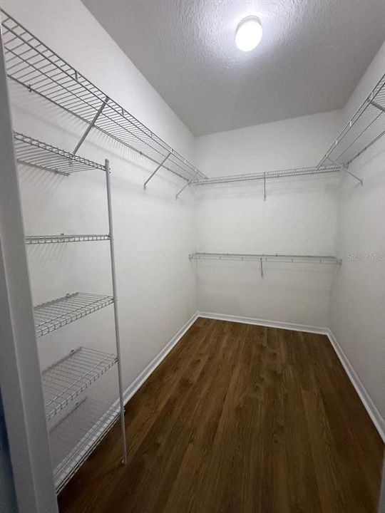 For Rent: $2,365 (4 beds, 2 baths, 1876 Square Feet)