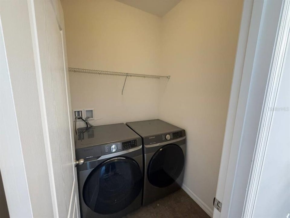 For Rent: $2,365 (4 beds, 2 baths, 1876 Square Feet)