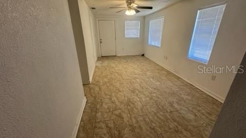 待售: $125,000 (3 贝兹, 1 浴室, 780 平方英尺)