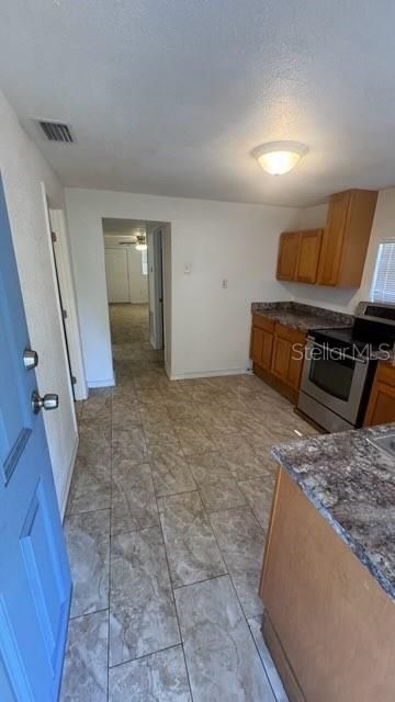 待售: $125,000 (3 贝兹, 1 浴室, 780 平方英尺)