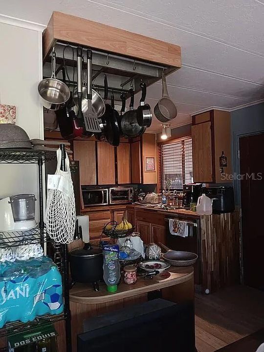 For Sale: $60,000 (2 beds, 2 baths, 1000 Square Feet)