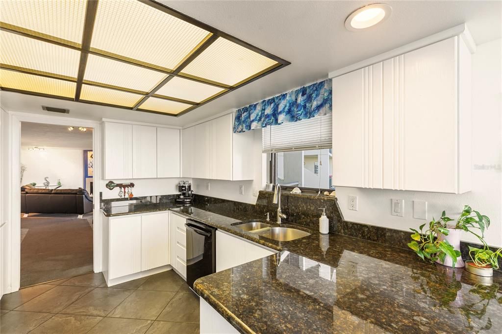 На продажу: $850,000 (2 спален, 2 ванн, 1880 Квадратных фут)